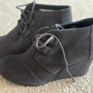 Toms Size 6 Gray Wedges